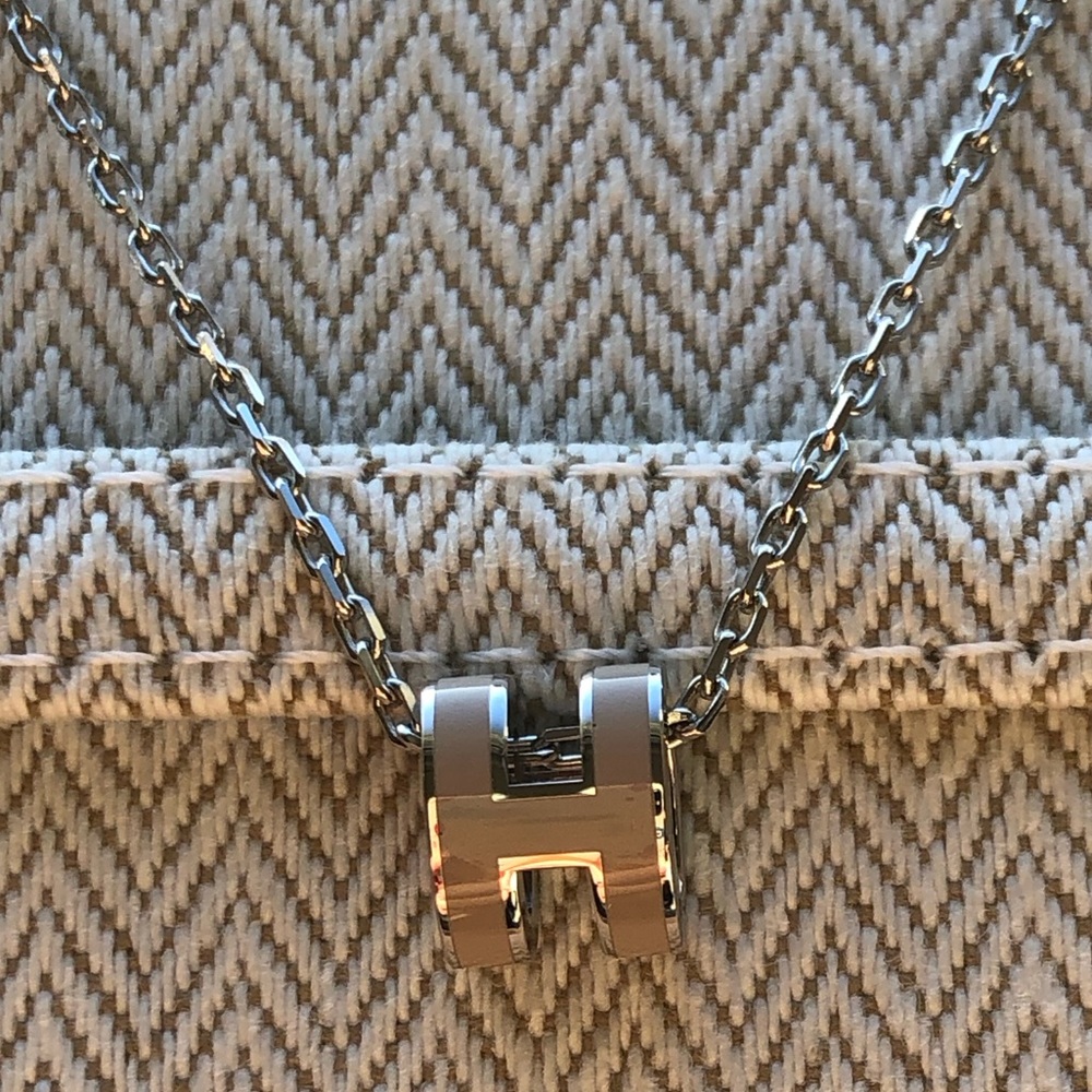 Hermès Mini Pop H Necklace (Free Louis Vuitton Chocolate & Hermès Table Book)
